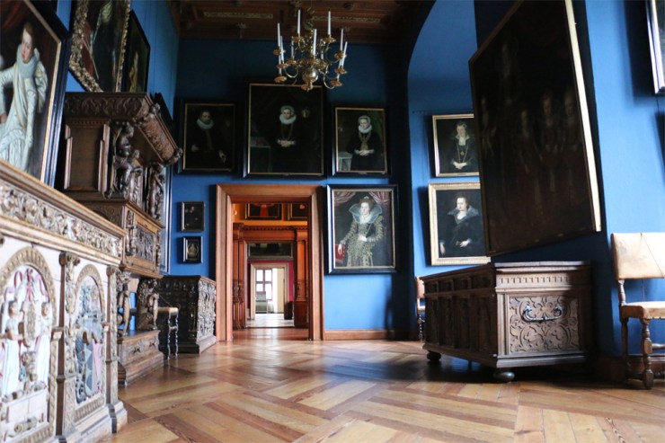 November: With the last red berries and the first white snows