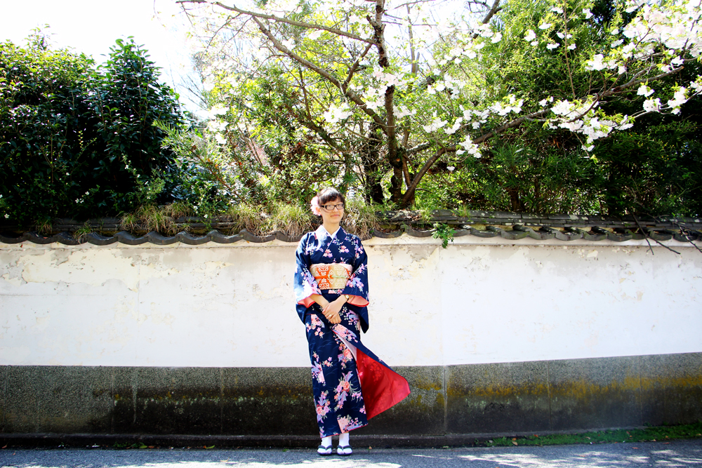 April in Japan - The Joy of Walking in Slippers for 5 Hours