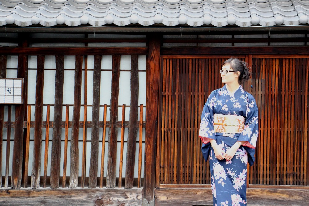 April in Japan - The Joy of Walking in Slippers for 5 Hours