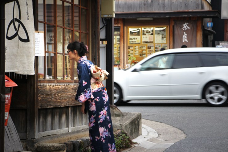 April in Japan - The Joy of Walking in Slippers for 5 Hours