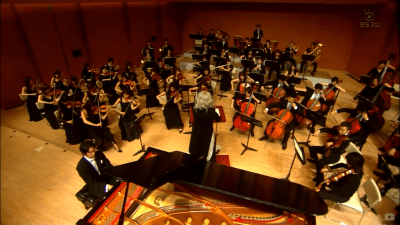 Chiaki joined “good student” orchestra in Rachmaninoff Piano Concerto No.2. The music inspired and shook Nodame powerfully. She started to practise seriously with Chiaki’s support.